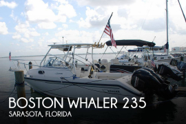 Boston Whaler, 235 Conquest